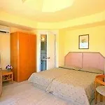 Ora Holiday Village Θέρετρο