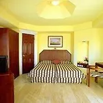 Ora Holiday Village 4*