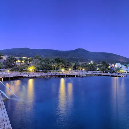 Ora Holiday Village 4*