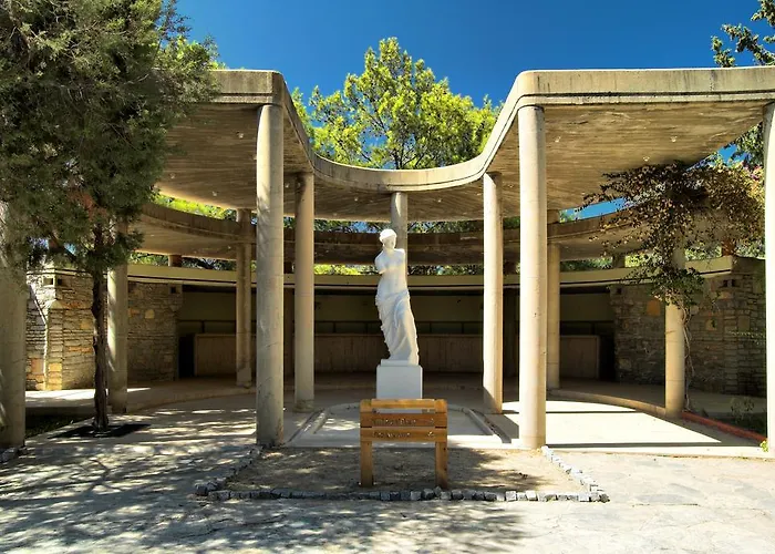 Ora Holiday Village Resort 4*