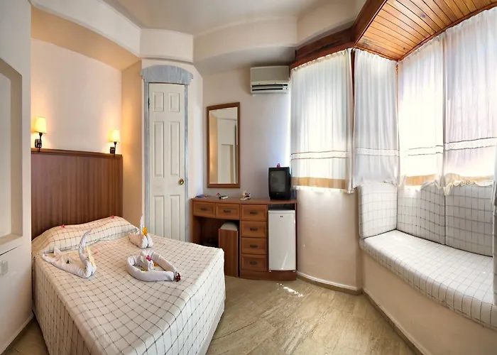 Ora Holiday Village Resort 4*